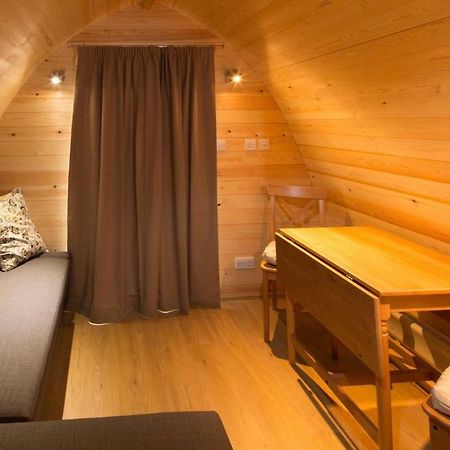 Buttercup Glamping Pod Otel Cheltenham Dış mekan fotoğraf