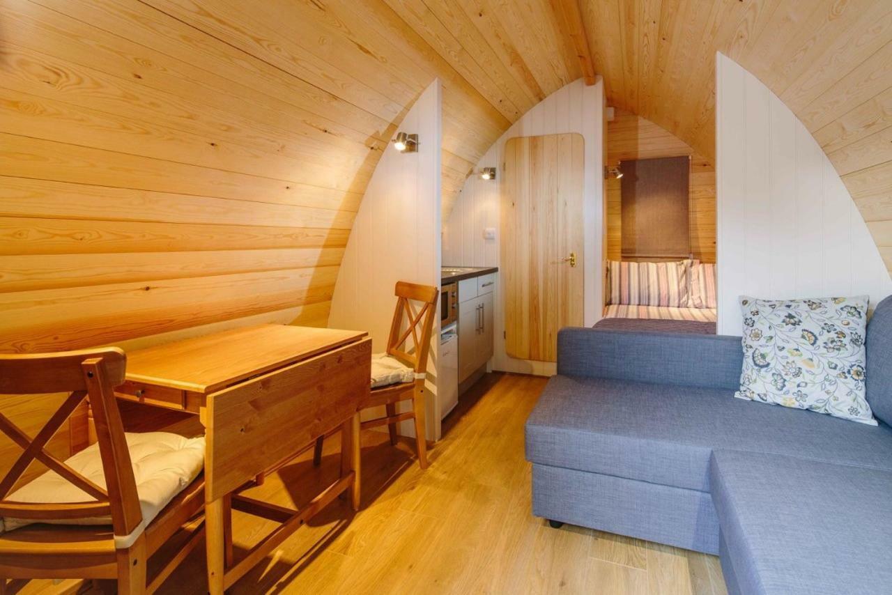 Buttercup Glamping Pod Otel Cheltenham Dış mekan fotoğraf