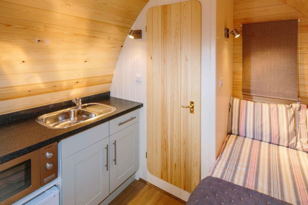 Buttercup Glamping Pod Otel Cheltenham Dış mekan fotoğraf
